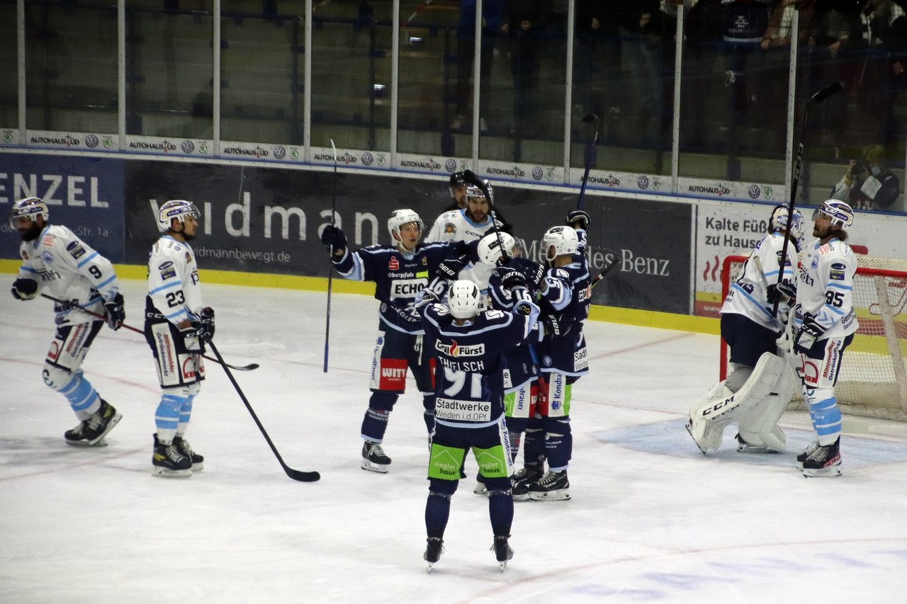 Blue Devils Weiden fegen Rießersee vom Eis Bilder Jürgen Masching