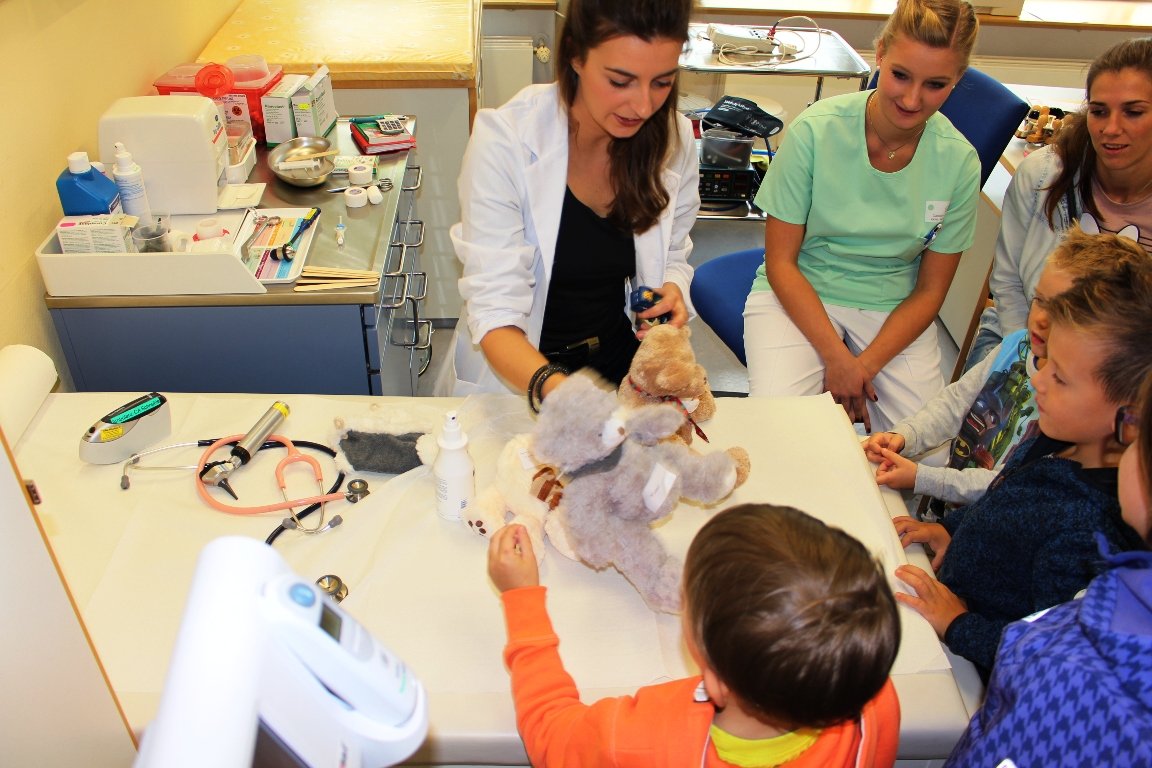 Kinderklinik, Weiden in der Oberpfalz, Teddy, Krankenhaus, Patient, Krankheit, Kind, Jugendlicher, Gesundheit