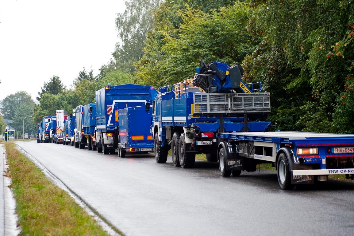 1. THW-Kollonne Einsatzübung Katastrophenschutzübung Floß