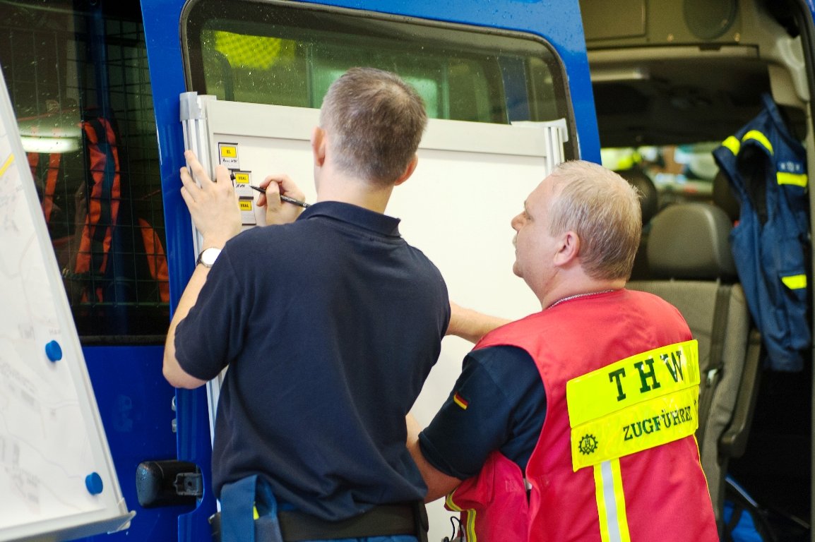 12. Lage  Einsatzübung Katastrophenschutzübung Floß