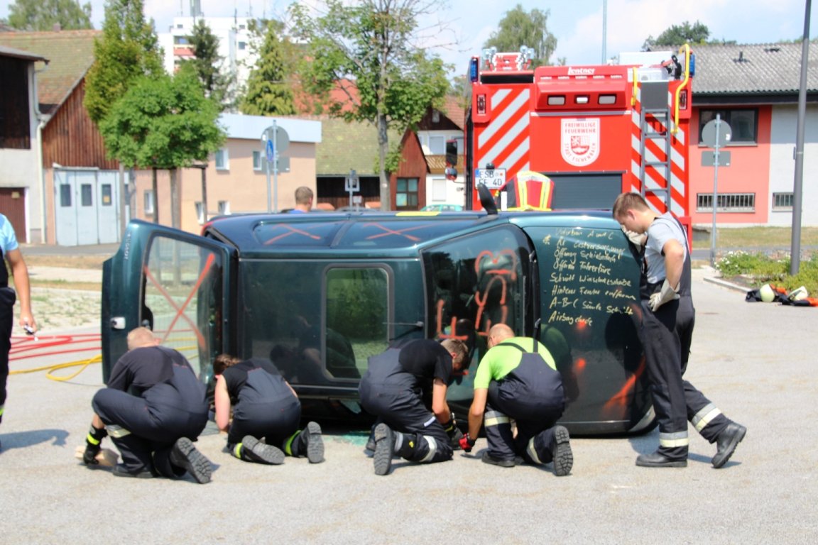 14 (1Feuerwehr Eschenbach Einsatzübung Unfall