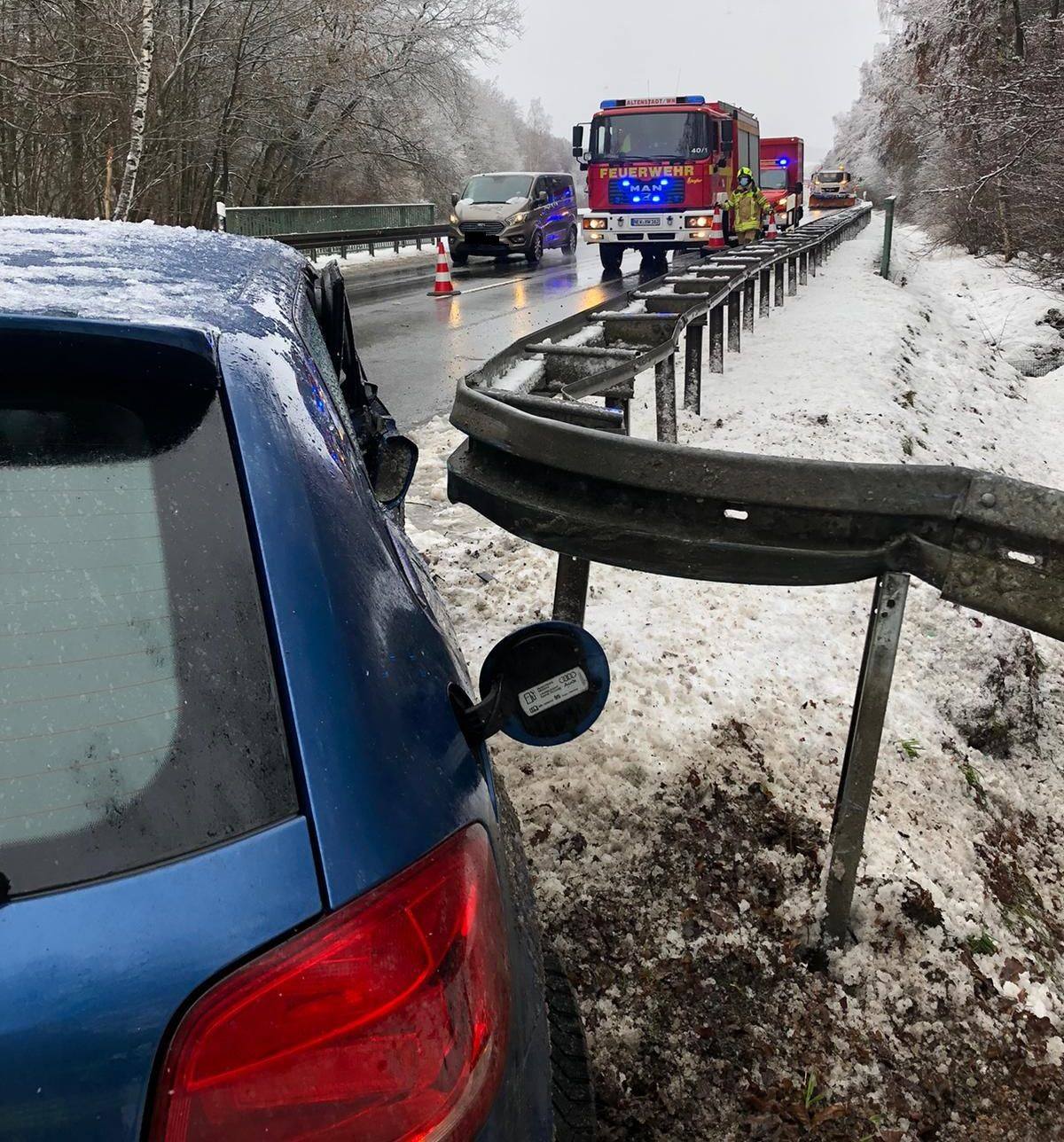 Feuerwehr Altenstadt Unfall B22 Schnee Schneepflug Facebook