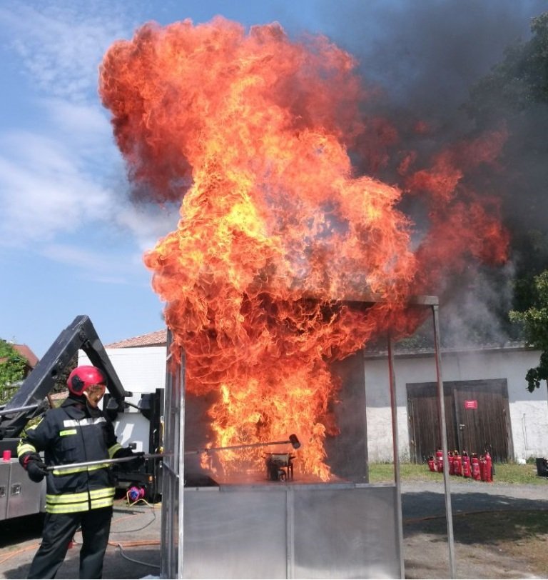 150 Jahre Feuerwehr Floß Blaulichtmeile 1