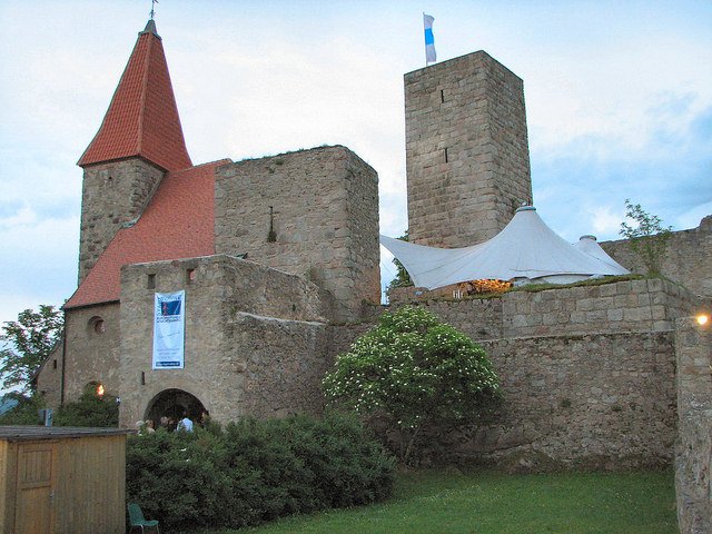 Ostereiersuche in der Burg Leuchtenberg