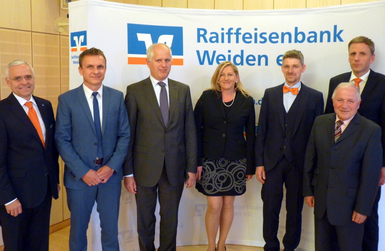 150625_ Raiffeisenbank_Gruppenbild_VV_1280p