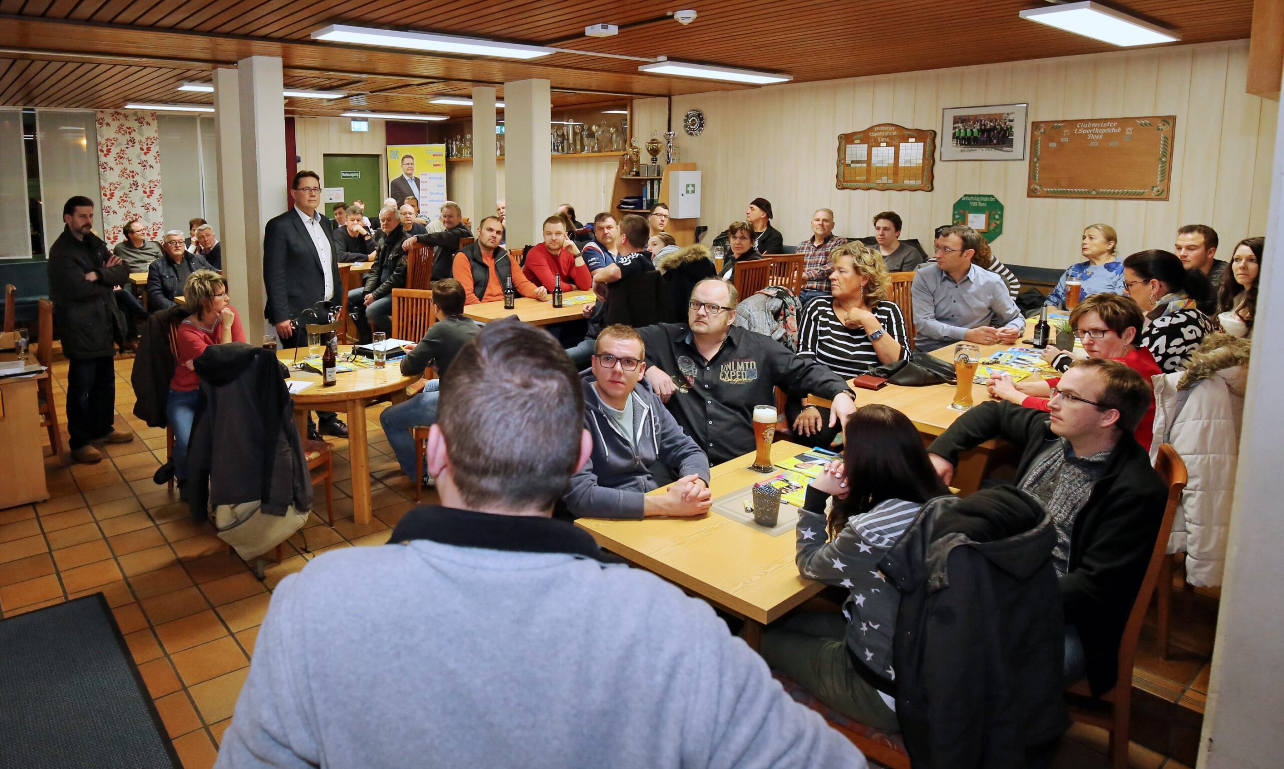 Führung Mehrzweckhalle Floß Wahlkampf
