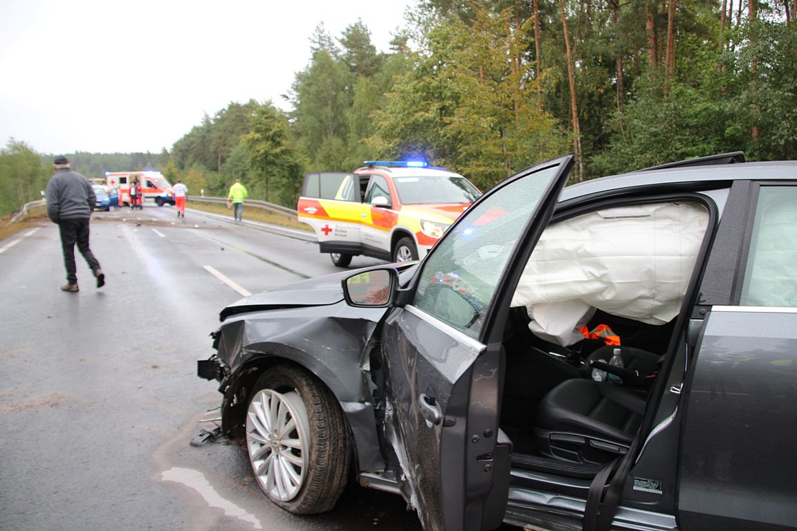 Unfall b299 drei Verletzte
