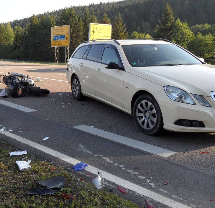 Unfall B22 Motorradfahrer