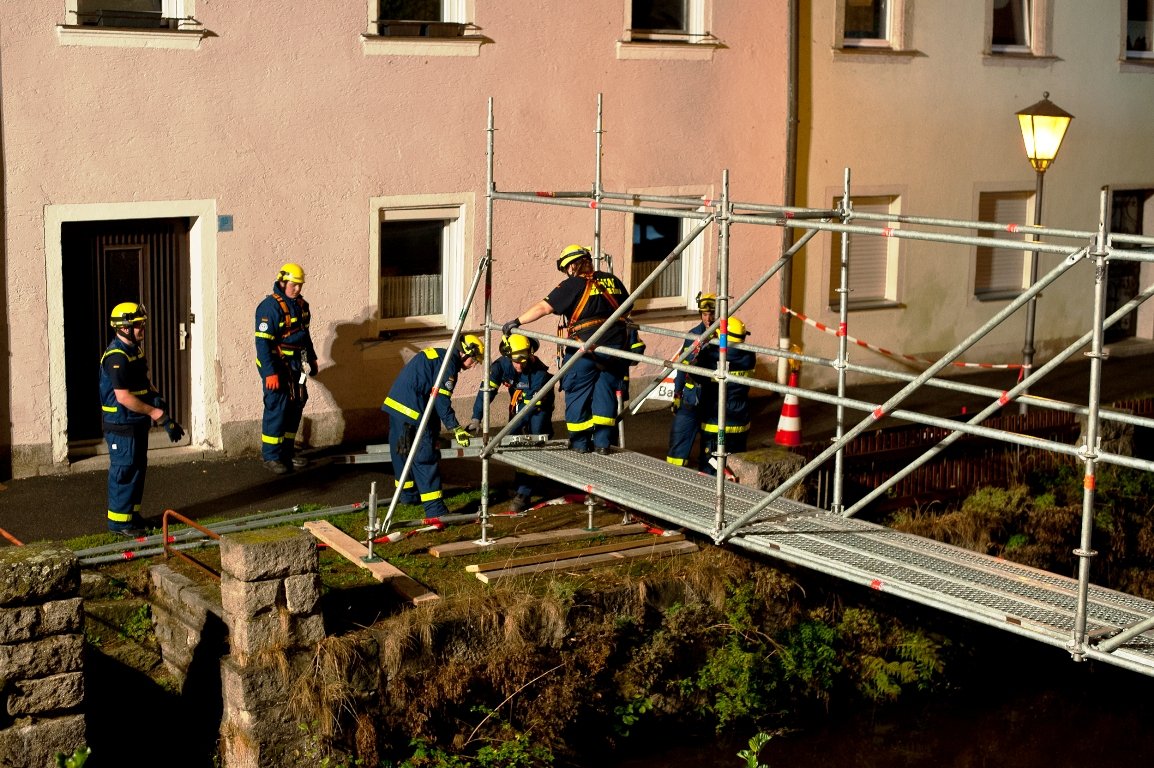 20. EGS-Steg fertig Einsatzübung Katastrophenschutzübung Floß