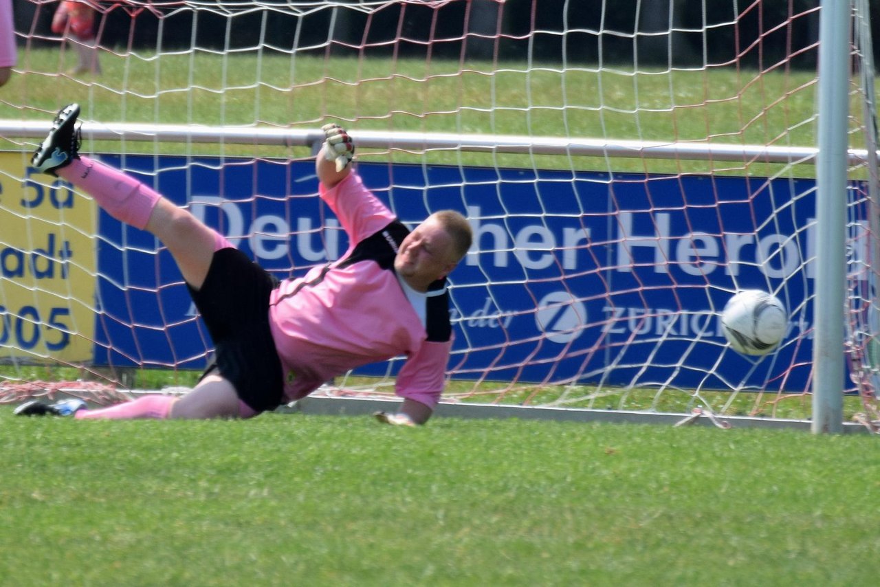Fußballer kicken um den Gemeindetitel