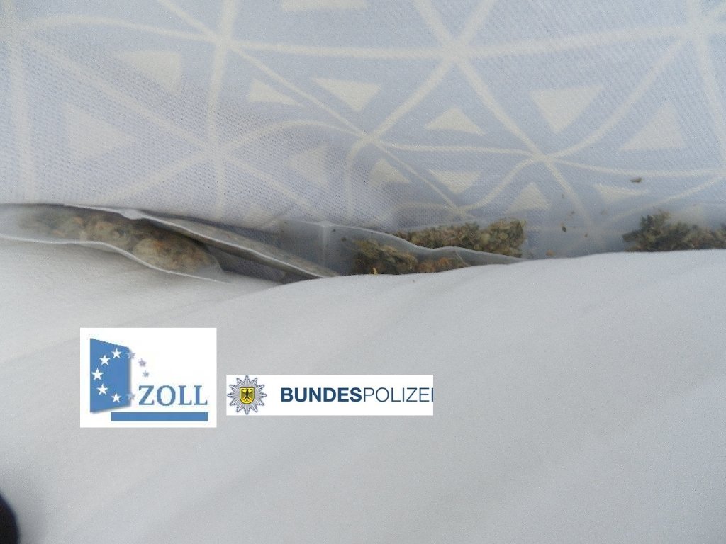 201603_Marihuana_Kopfkissen_Waidhaus