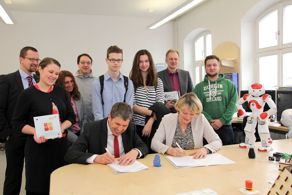 Schulkooperation der OTH mit dem Herzog-Christian-August-Gymnasium