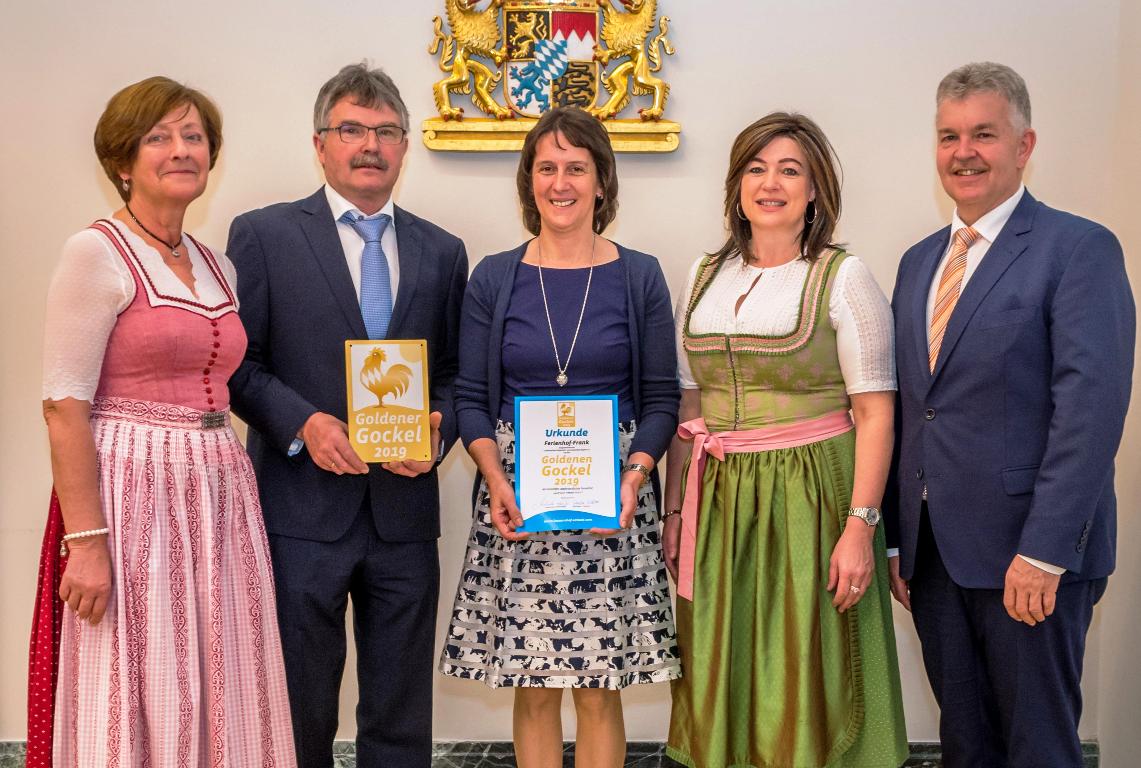 2019_Goldener_Gockel_für_Ferienhof-Frank_Quelle_Florian_Maucher__StMELF_