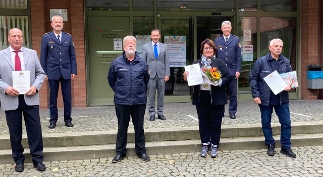 25 Jahre Sicherheitswacht Weiden Rudolf Bergmann, Polizeivizepräsident Thomas Schöniger, Stefan Zrenner,Oberbürgermeister Jens Meyer,Brigitte Walberer-Lux,Polizeidirektor Klaus Müller,Jürgen Renner