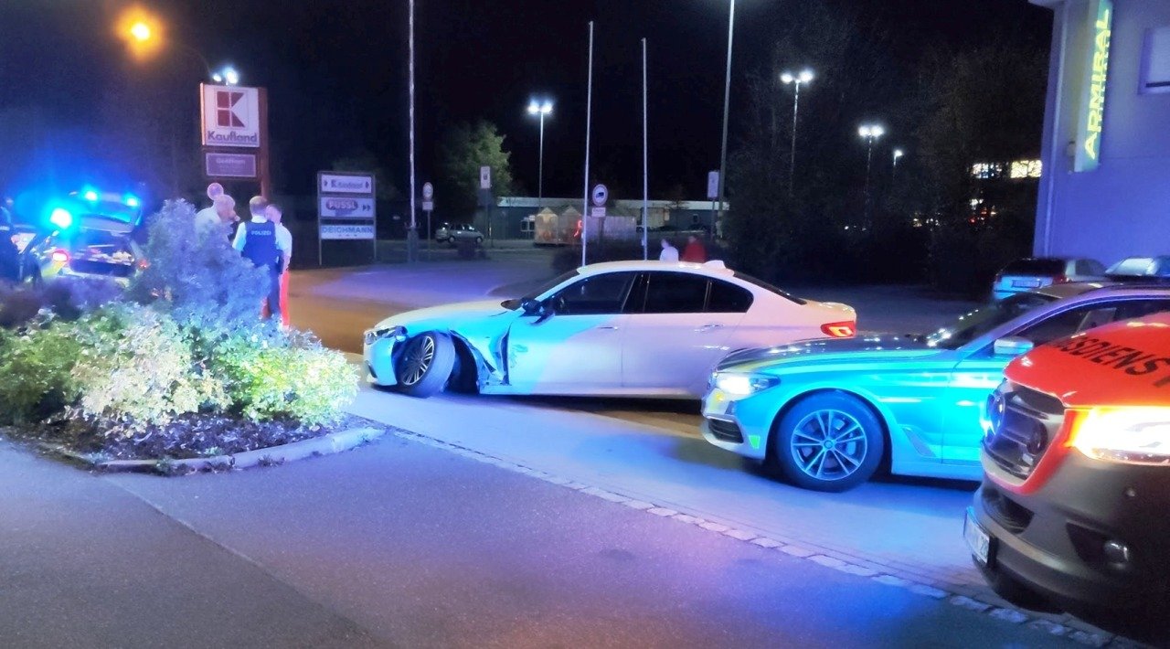 Unfall Polizeiauto Bauscherstraße