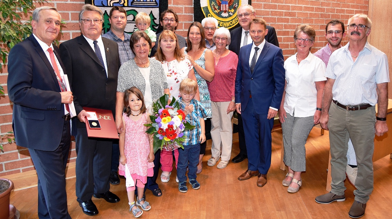 Goldene Bürgermedaille für Günther Magerl.