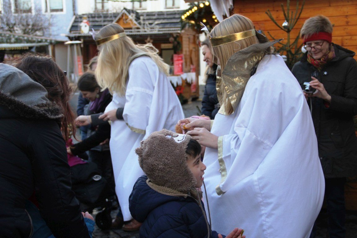 Adventskalenderaktion Weiden Nikolaus Christkind (1)