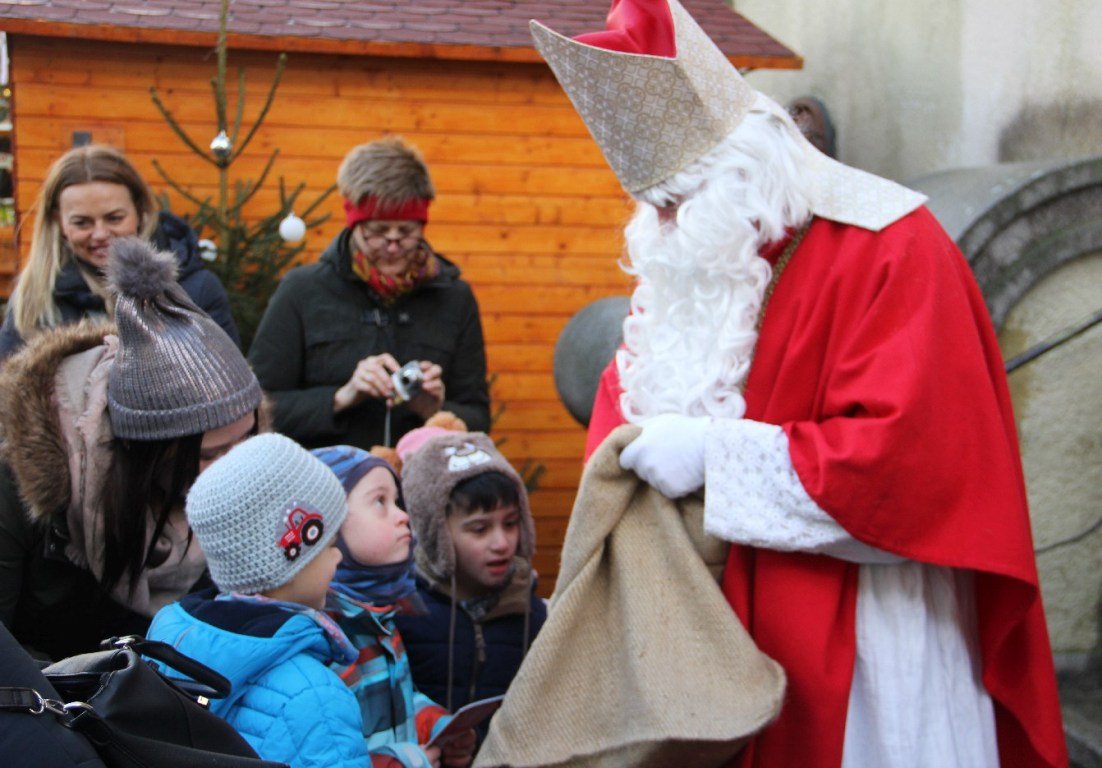Adventskalenderaktion Weiden Nikolaus Christkind (2)