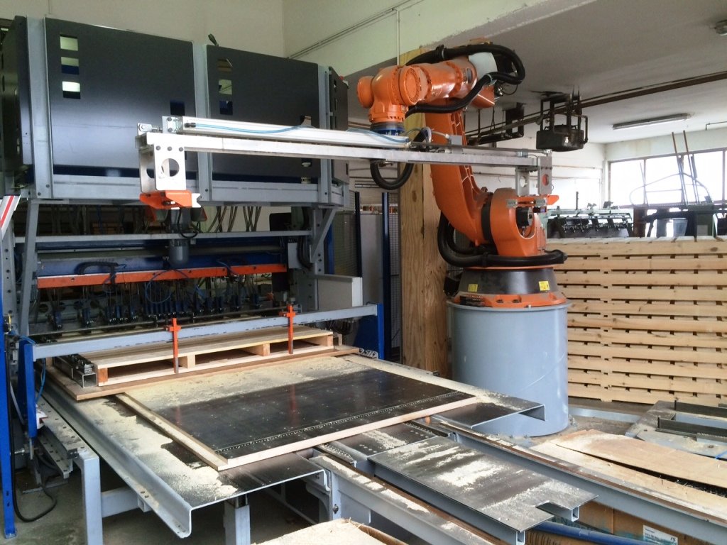 Advertorial Firma Weck Roboterunterstützte Nagelanlage