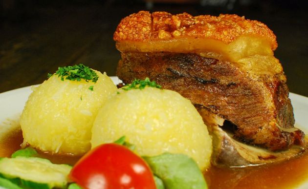 Omamas Bratenbuffet Frühjahrsaktion Advertorial auf OberpfalzECHO Bilder Schlosshotel Ernestgrün