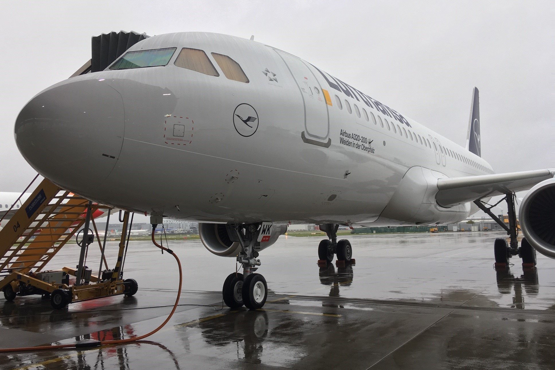 Airbus Weiden in der Oberpfalz Lufthansa Flugzeug Symbol Symbolbild