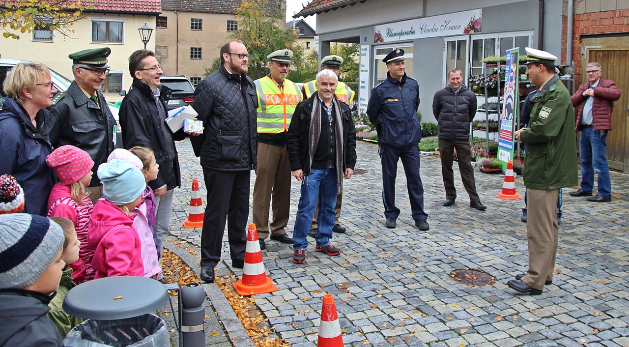 Aktion „Houst a Hirn, lousd as Handy lieng“ Kontrolle in Eschenbach Kindergarten Eschenbach Bild Jürgen Masching1