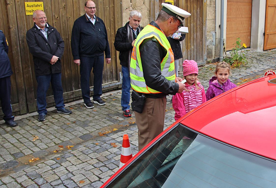 Aktion „Houst a Hirn, lousd as Handy lieng“ Kontrolle in Eschenbach Kindergarten Eschenbach Bild Jürgen Masching2