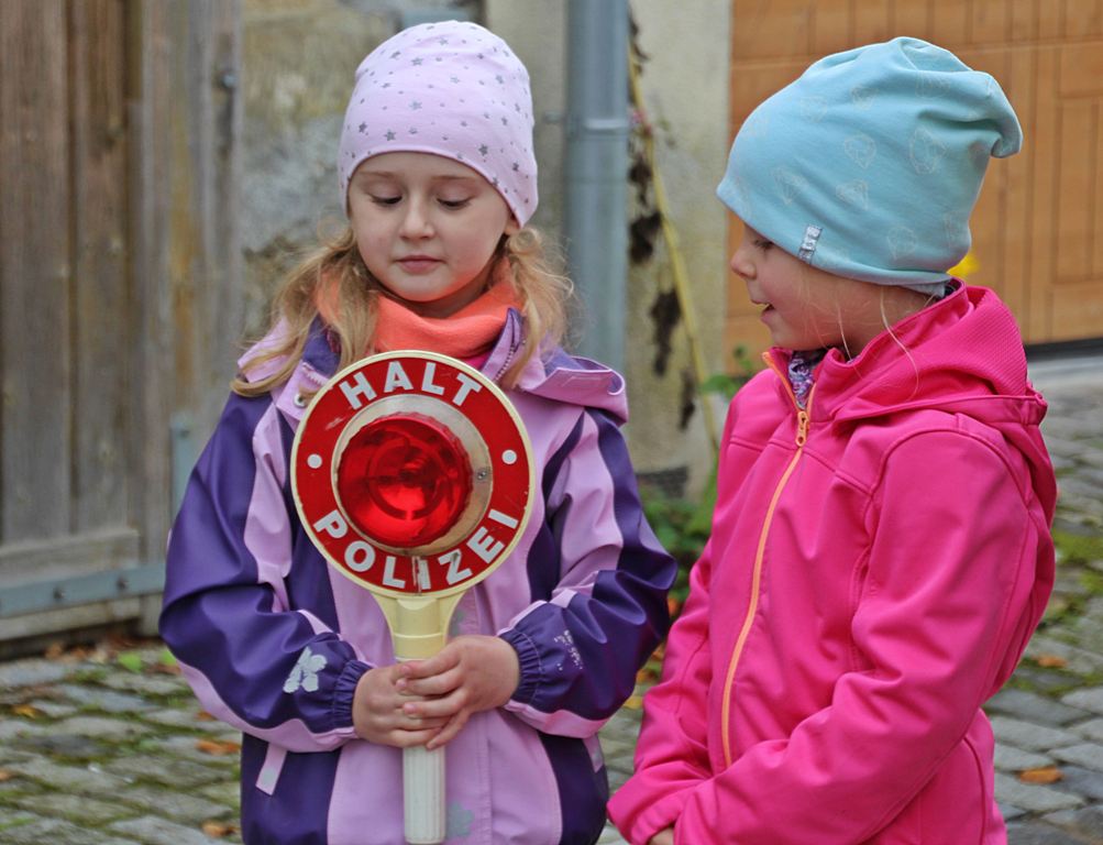 Aktion „Houst a Hirn, lousd as Handy lieng“ Kontrolle in Eschenbach Kindergarten Eschenbach Bild Jürgen Masching5