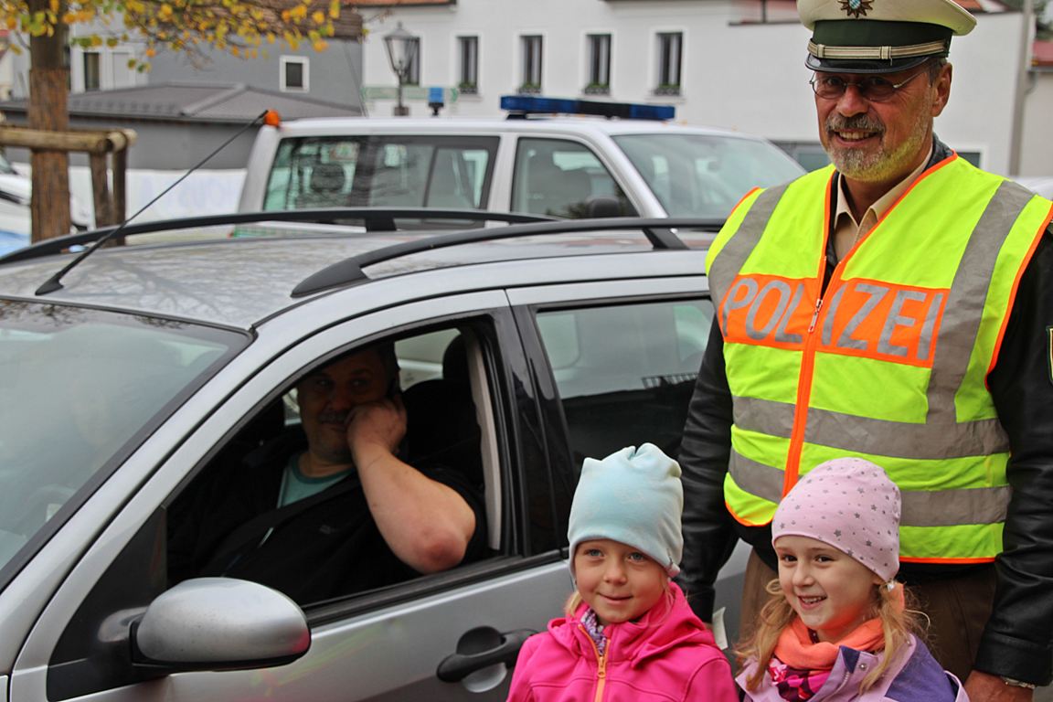 Aktion „Houst a Hirn, lousd as Handy lieng“ Kontrolle in Eschenbach Kindergarten Eschenbach Bild Jürgen Masching7