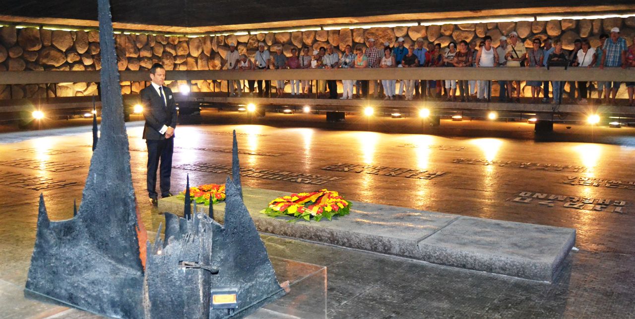 Albert_Rupprecht_beim_Gedenken_in_Yad_Vashem_1 (1)