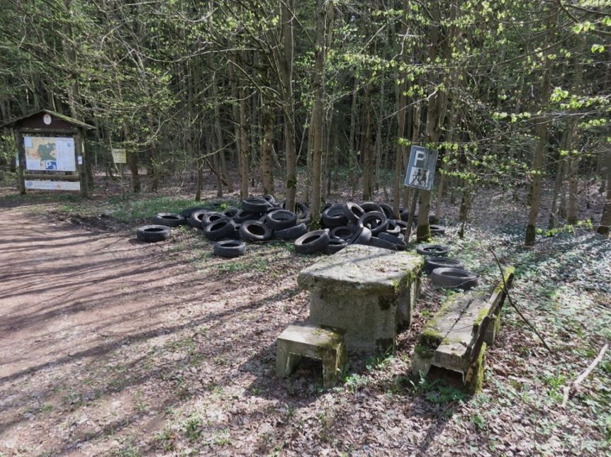 Altreifenablagerung, Polizei, Reifen, Müll, Neustadt am Kulm, Parkplatz