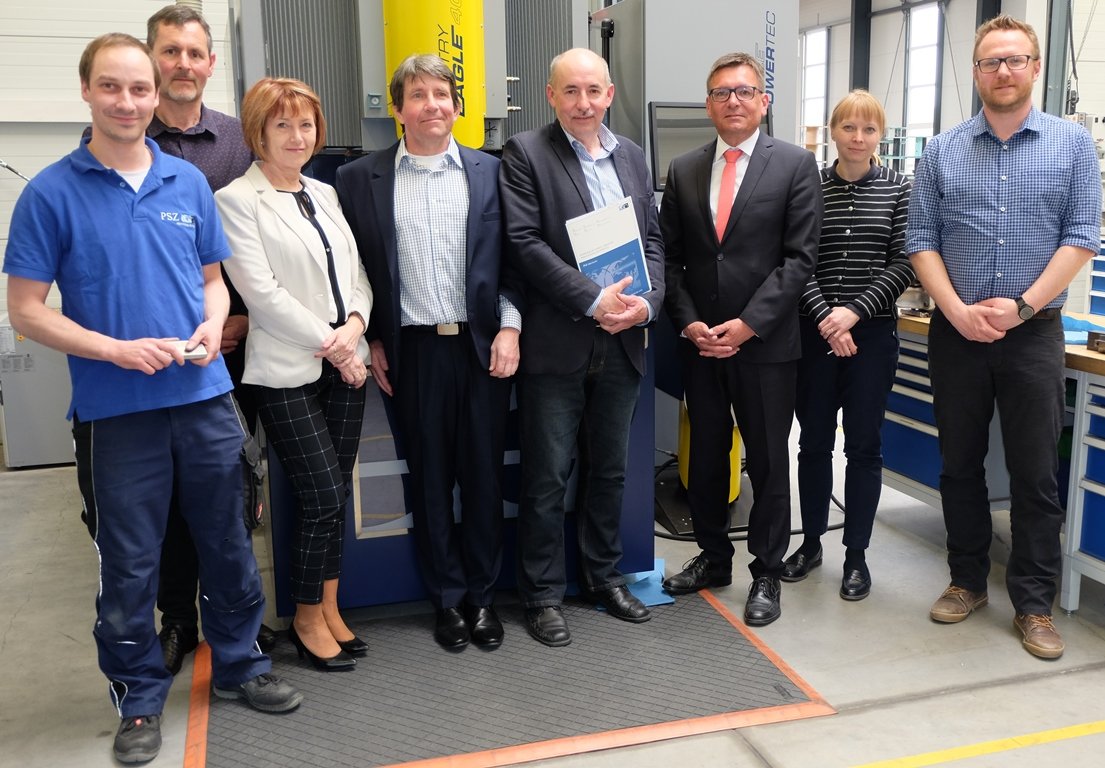 Arbeitsagentur Agentur für Arbeit Weiden PSZ electronic GmbH in Vohenstrauß Arbeitsagentur Tachau Tschechien Arbeitgeber Ausbildungsmesse Weiden Fachkräfte Bild Agentur für Arbeit Weiden