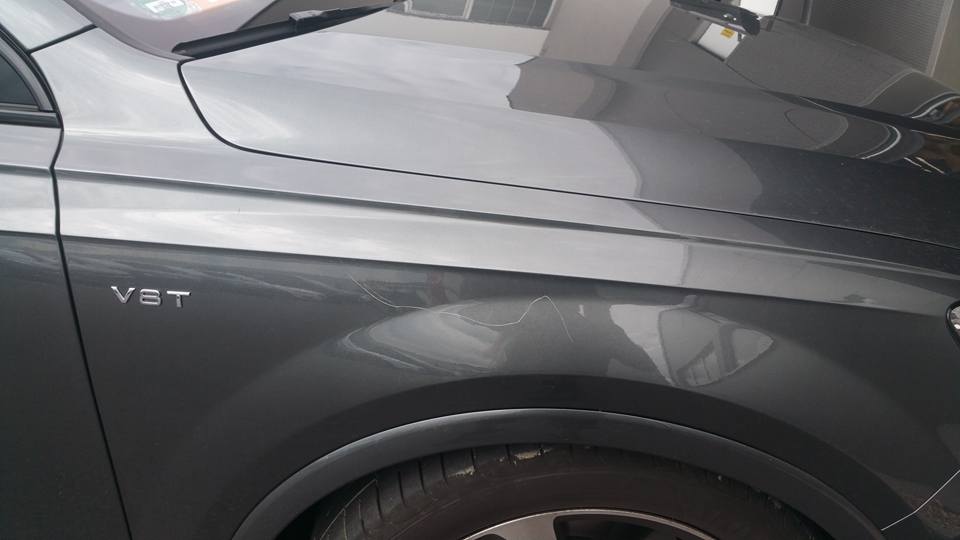Audi in Weiden zerkratzt