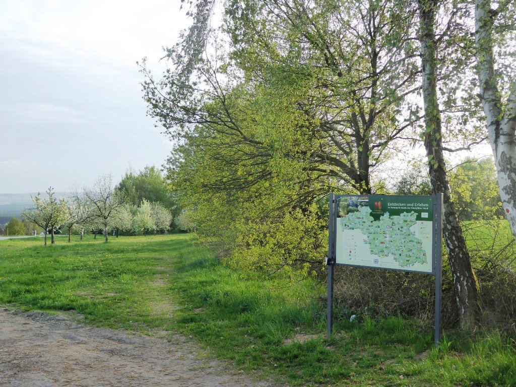 Auf der hohen Straße bei Neudorf, Wanderweg Luhe-Wildenau