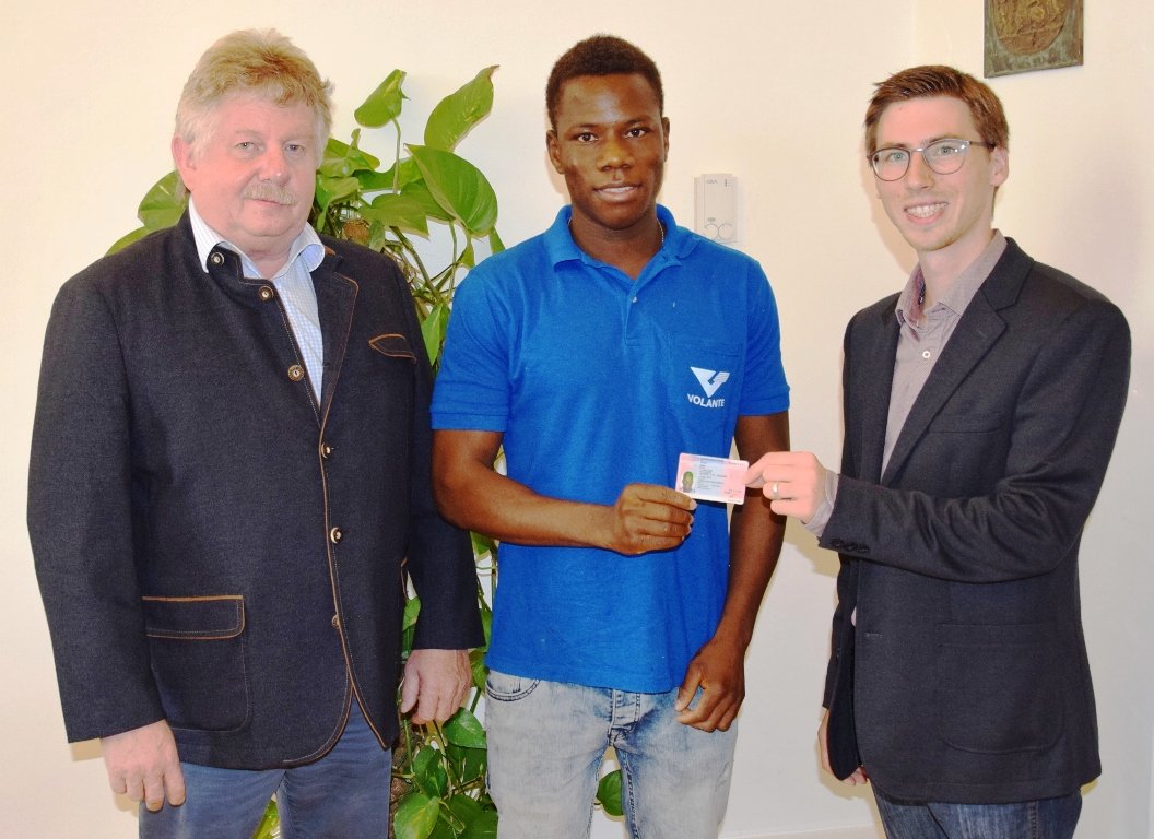 Maba Kante Aufenthaltsgenehmigung Schreiner