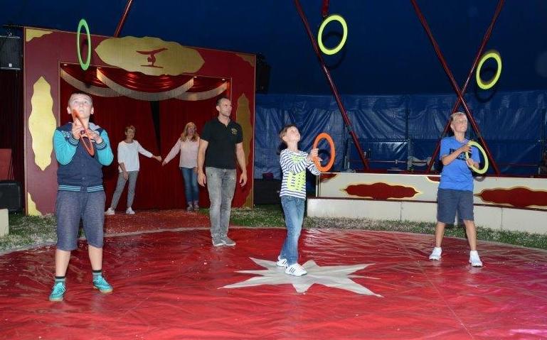 Aufführungen Zirkus Schulprojektwoche Bild Verein der Clausnitzerschule Weiden