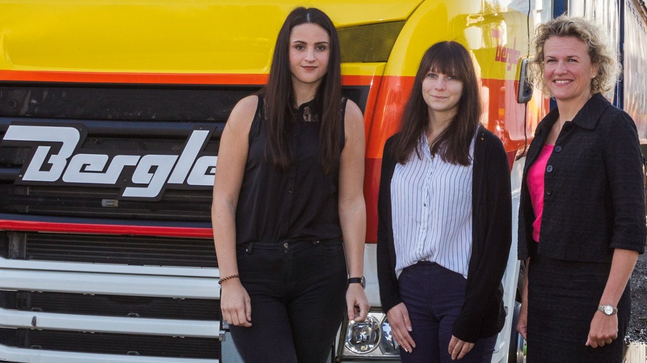 Ausbildung Entsorgungsunternehmen Bergler GmbH & Co Weiherhammer Celine Melchner, Theresa Baum, Marion Bergler, Samuel Eimer