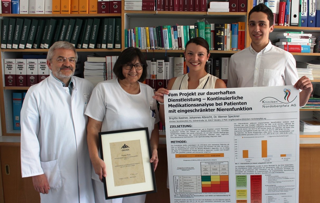 Ausgezeichnete Klinikums-Apotheke Dr. Werner Speckner, Brigitte Kastner, Lena Schlosser und Johannes Albrecht