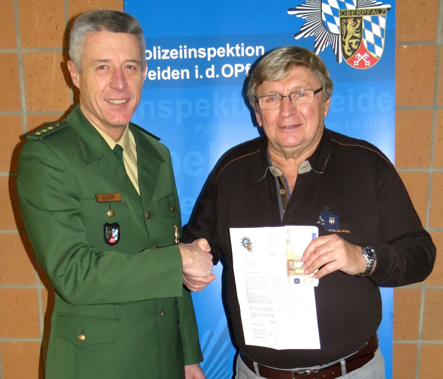 Aushändigung Urkunde, Thomas Fritsch,