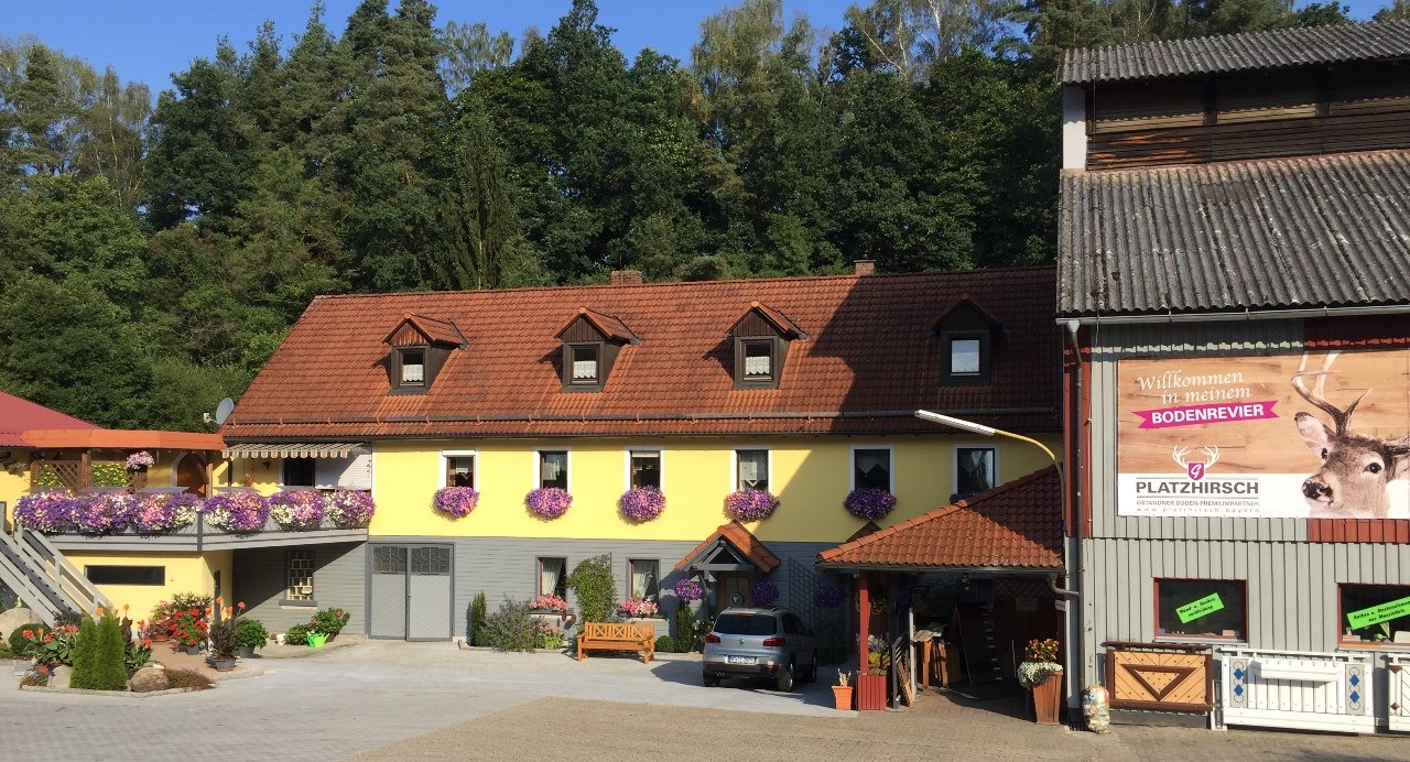 Aussenansicht Holzmarkt Irlmühle Störnstein Holzhandel Bodenfachmann Bodenbeläge Artikel Advertorial OberpfalzECHO Bilder Stefan Kraus