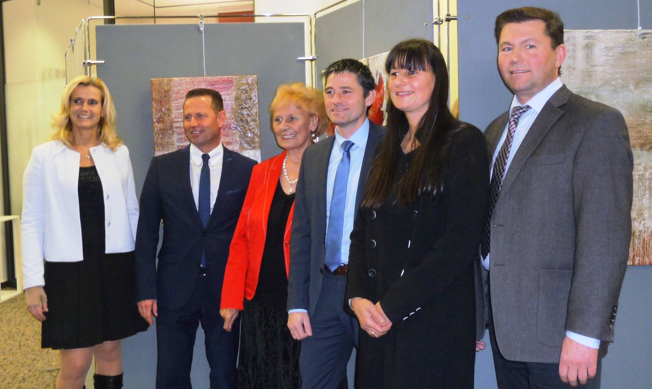 Ausstellung in Sparkasse, Gerda Gillitzer und Claudia Biller-Fütterer