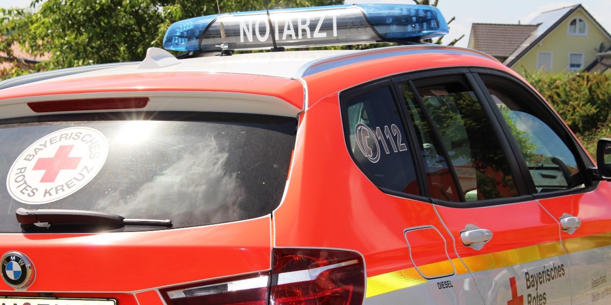 Frau mit brennbarer Flüssigkeit übergossen – Kripo Amberg ermittelt