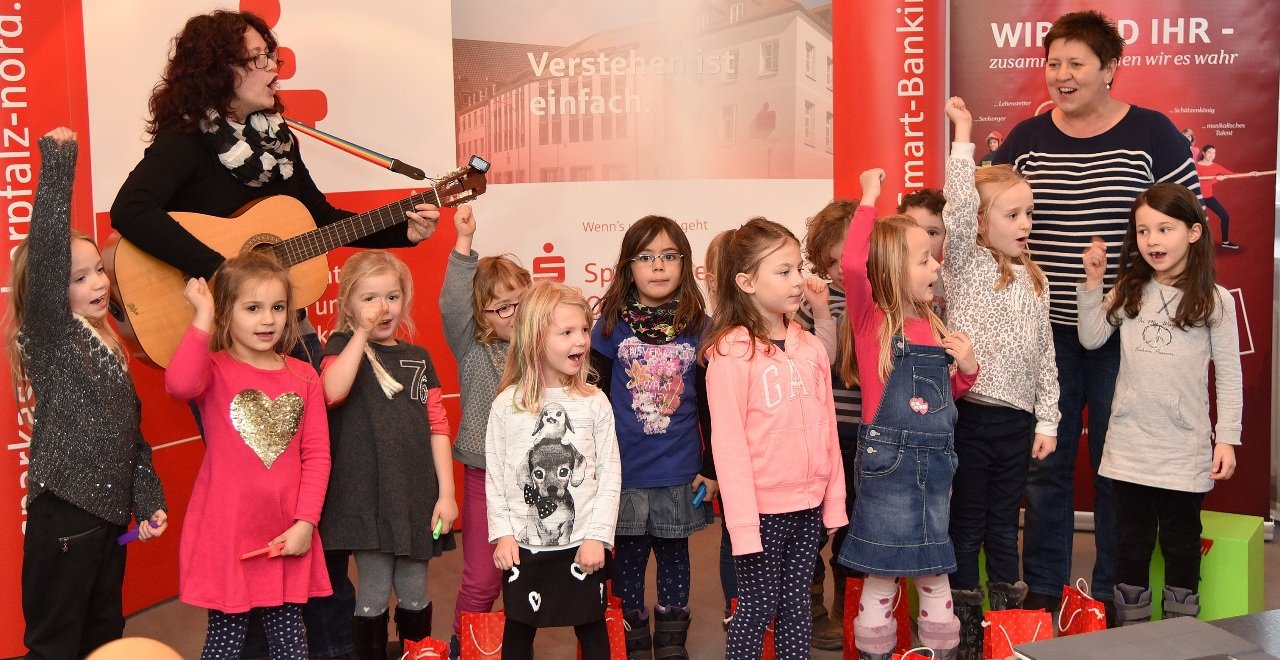 Sparkasse Oberpfalz Nord Spende Schulen Kindergarten St. Dyonisius