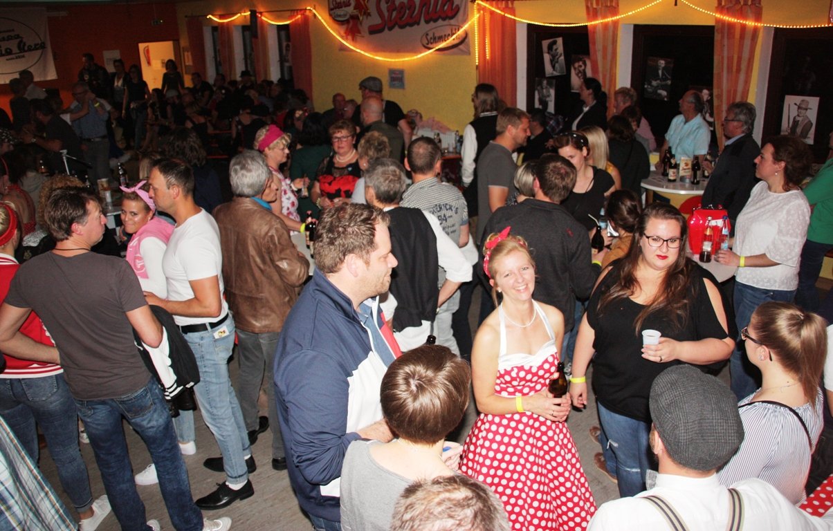 Rock'n'Roll lässt Petticoats schwingen