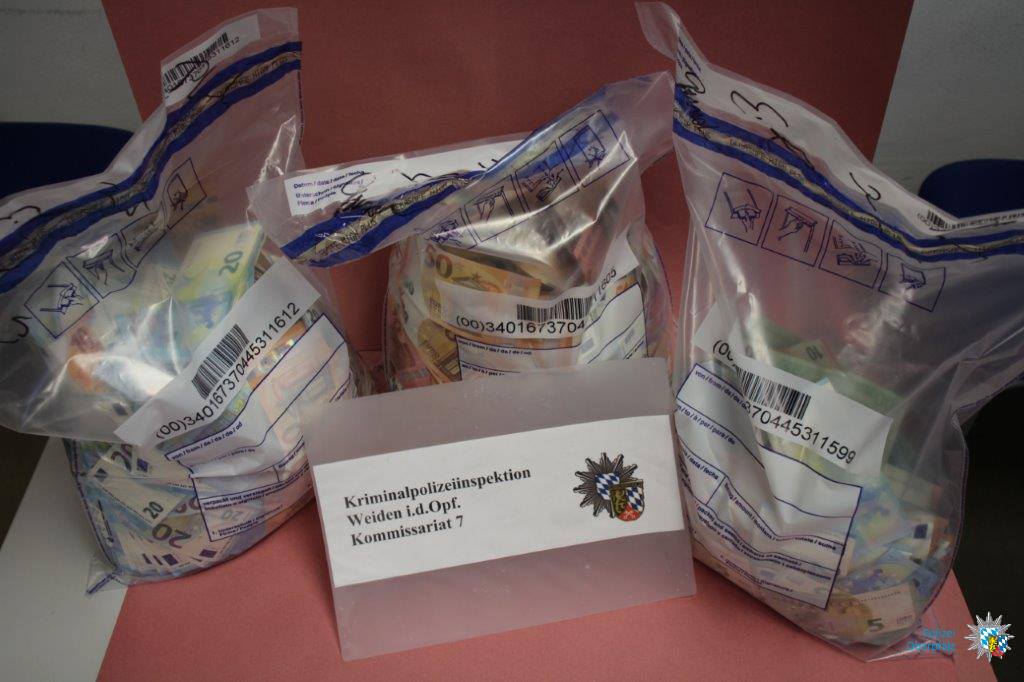 Bankeinbrüche aufgeklärt: Polizei nimmt drei Täter fest