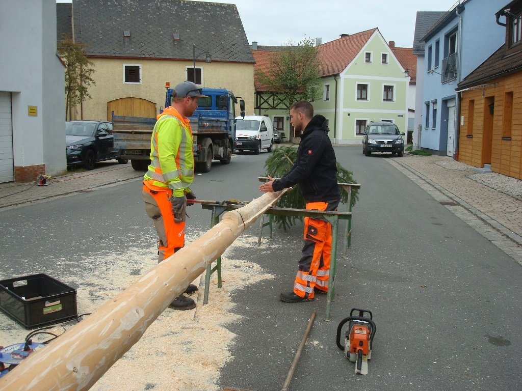 Bauhof Mitterteich Maibaum aufstellen 20201