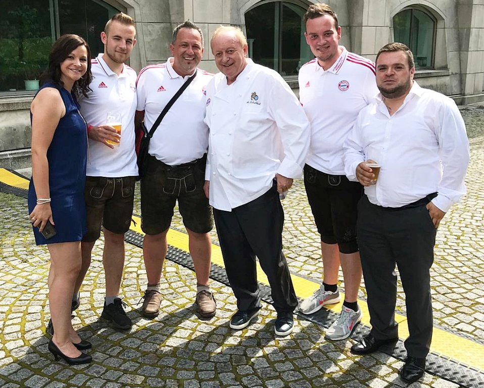 Bayernfans Wildenau Mantel Staatsempfang FC Bayern München 1