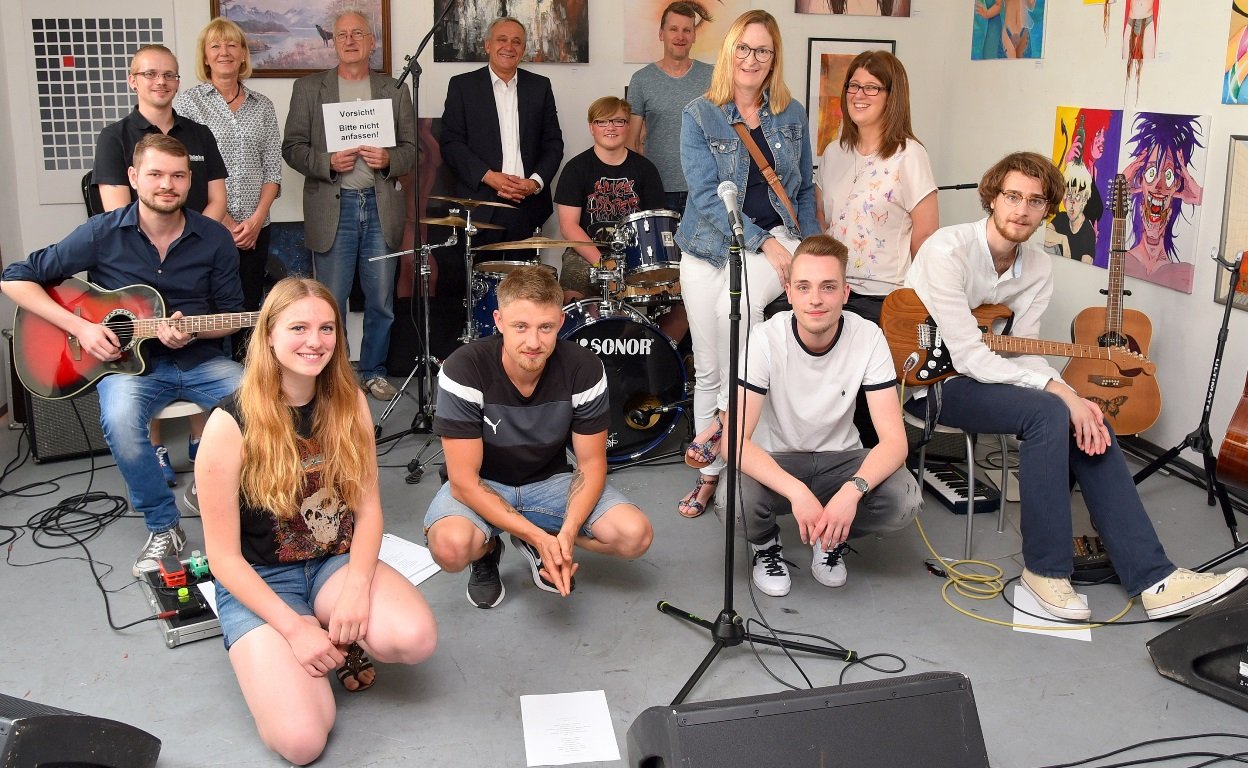 Benefizkonzert Veranstaltung Konzert Kunstverein Weiden Magisches Projekt Musik und Text Random System Mosaik Bild Jürgen Wilke