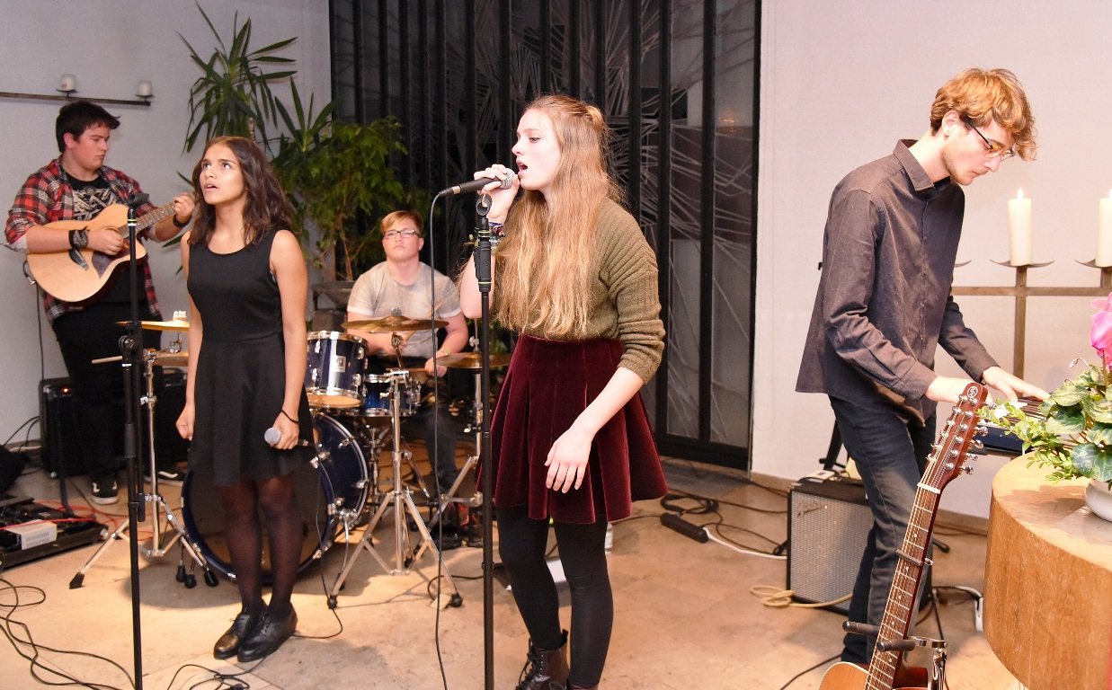 Benefizveranstaltung Musik & Text zugunsten für Weidener Tafel.Die Band „Random System“.