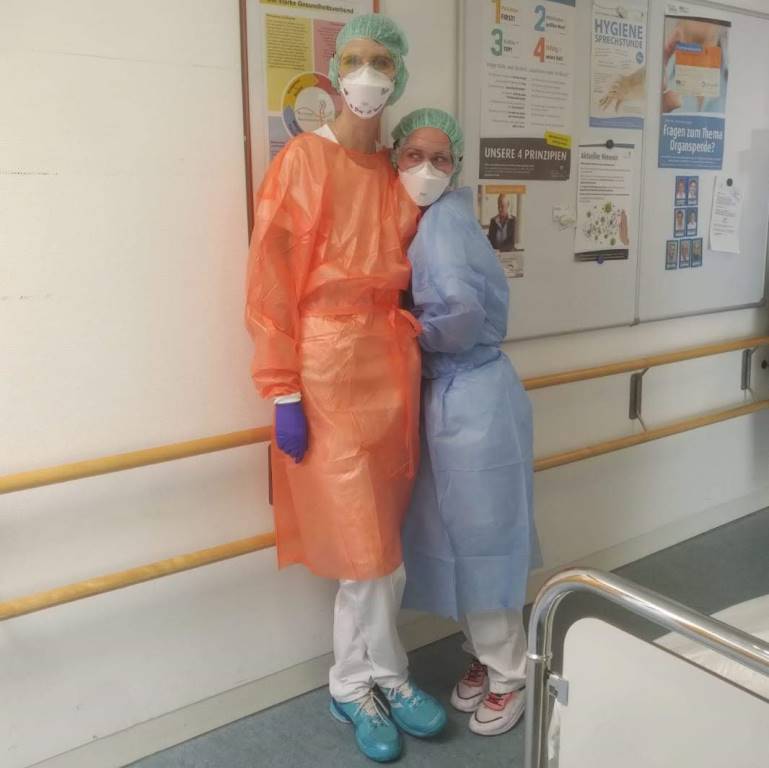 Impfen oder kündigen: Krankenschwestern auf Jobsuche